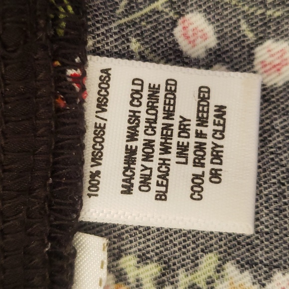 LOFT Black Floral Ruffle Hem Shorts Red Yellow Green White - Picture 10 of 10